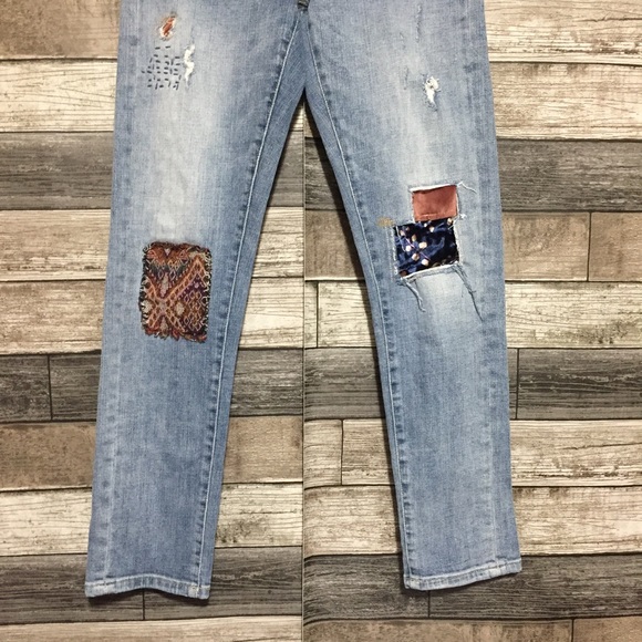 Pilcro Slim Boyfriend Patch Jeans Women 25 (Inseam 28) Light Wash Blue Embroider - Picture 9 of 13